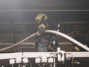 VIDEO: V pražské tiskárně vypukl požár, jeden člověk skončil v nemocnici