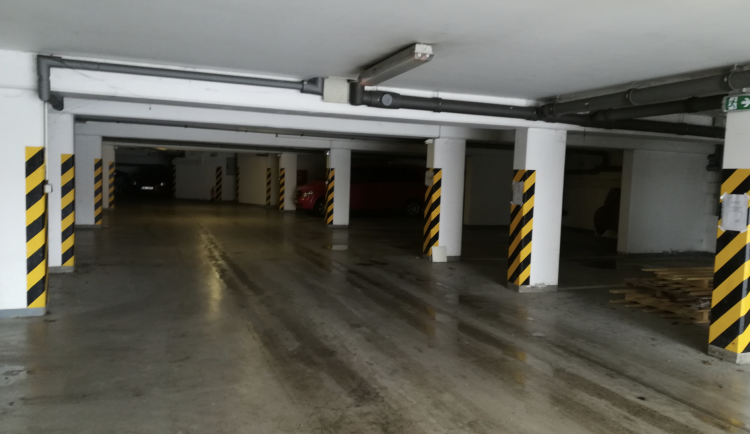 Hlavní město pronajme přes tři sta garážových stání, zatím jsou prázdná