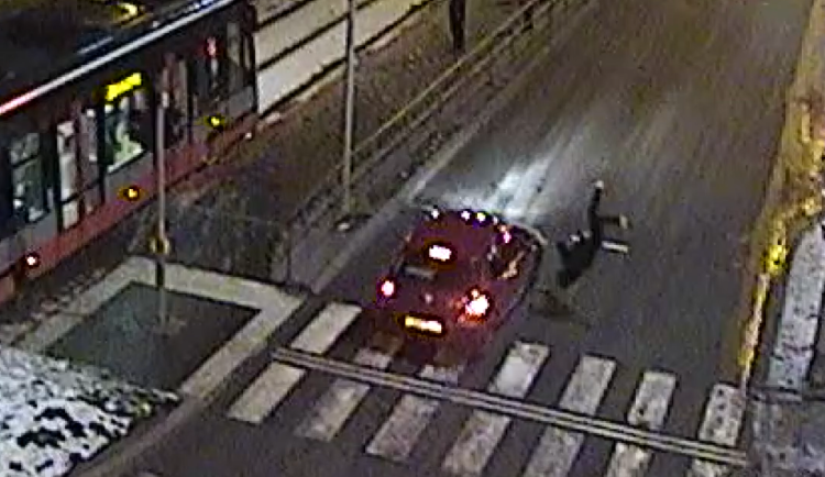 Foto z bezpečnostní kamery.