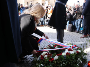Slovenská prezidentka Čaputová uctila památku obětí střelby na Filozofické fakultě v Praze