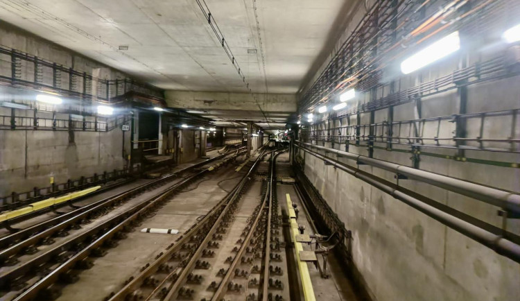 Oprava pražců zastaví o Velikonocích provoz v části metra C