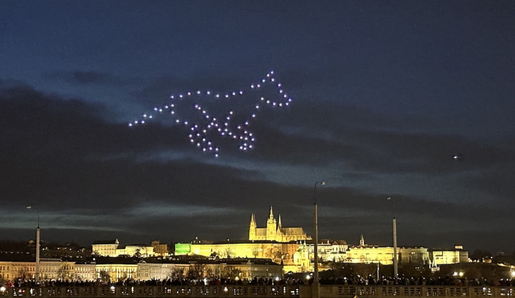 ANKETA: Líbila by se vám místo novoročního ohňostroje světelná dronová show?