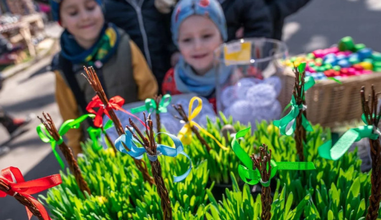 Velikonoce v Jihlavě: Zahájí je jarmark ve Smetanových sadech, budou se plést pomlázky a ochutnávat jidáše