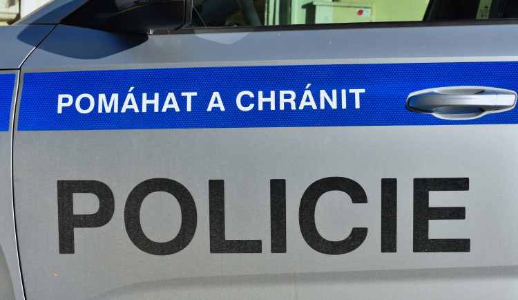 Dvanáctiletou dívku, která utekla z domu, se stále nepodařilo najít. Vzala si jídlo na dva měsíce a věci na kempování