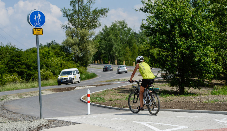 Z Kačerova k Labuti povede nová stezka pro chodce a cyklisty. Bude stát 16 milionů korun
