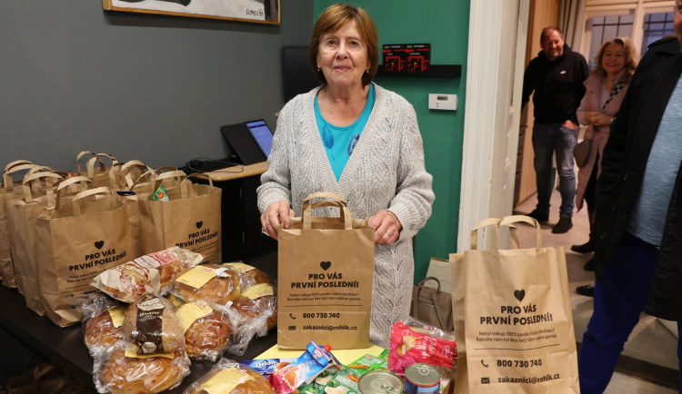 Praha 1 otevřela potravinovou banku pro potřebné. Vydávat bude na občanku a potvrzení