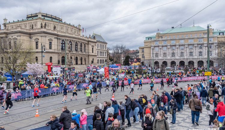 Pražský půlmaraton v sobotu omezí dopravu. Účastní se ho patnáct tisíc lidí