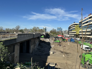 VIDEO: Začala demolice Libeňského mostu. Hroutit se začal už při přípravných pracech