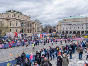 Pražský půlmaraton v sobotu omezí dopravu. Účastní se ho patnáct tisíc lidí