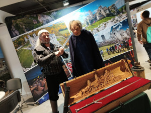 FOTOGALERIE: Zaklínač, Joker i Wednesday. Podívejte se na kostýmy z Comic-Conu