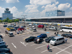 Pražské letiště zkrátí čas bezplatného stání, mění i parkovací systém
