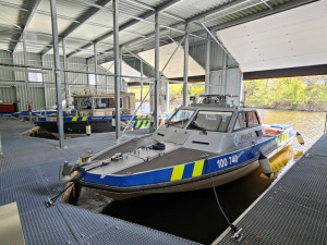 Policie má v Praze nová garážová stání pro lodě poříčních policistů