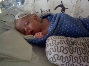 Dominik se narodil se třemi oušky a rozštěpem rtu, lékaři u něj objevili vzácné onemocnění