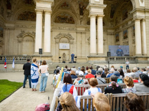 Prahou prošly stovky lidí protestující proti antisemitismu. Izraeli vyjádřil podporu také Jiří Drahoš