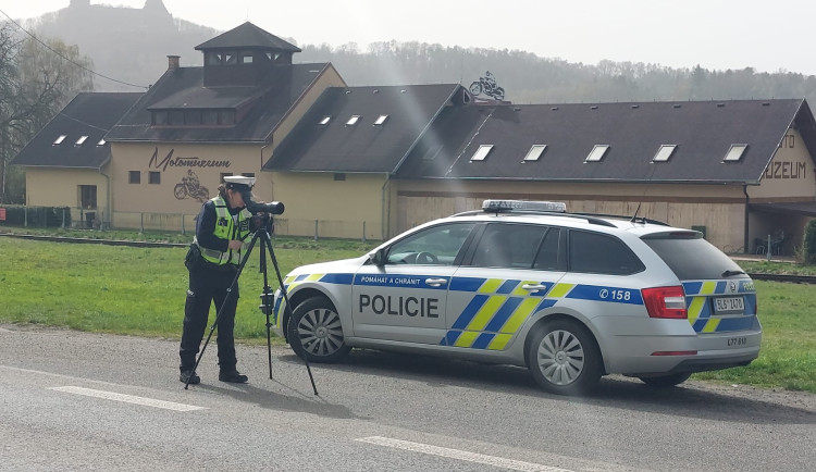 Policisté budou dnes na čtyřiceti místech v Praze měřit rychlost