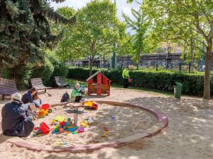 Strážníci za jediný den nasbírali v Praze 85 použitých injekčních stříkaček a jehel. Prošli přes čtyři stovky míst