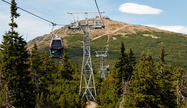 Lanovka na Sněžku už bude zase turisty vozit denně