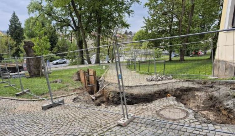 V historickém centru Šumperka začaly opravy plynovodu. Potrvají až do října