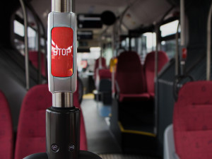 POLITICKÁ KORIDA: Měly by být všechny zastávky autobusů v Praze na znamení? Odpovídají zastupitelé