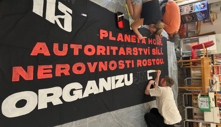 První máj v Praze oslavili komunisté, anarchisté i studenti