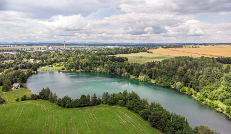 Stříbrné jezero dostane veřejné toalety, převlékárny a skříňky. V plánu je i rozhledna poblíž vody