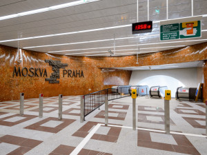 Pražští radní odložili rozhodnutí o plastice ve stanici metra Anděl kvůli odchodu Pospíšila z jednání
