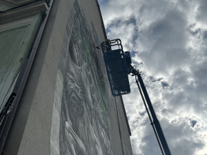 Nový ChemiSův mural upozorňuje na problémy astmatiků. V Česku jich je sedm set tisíc