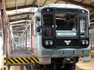 Historická souprava metra typu 81-71.