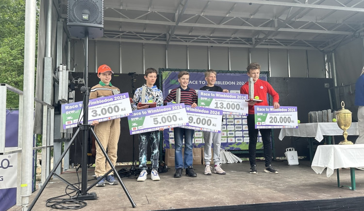 Mladí tenisté si odnesli trofeje v seriálu Race to Wimbledon 24