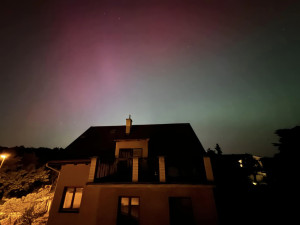 Prahu osvítila vzácná polární záře. Byla nejsilnější za posledních 21 let