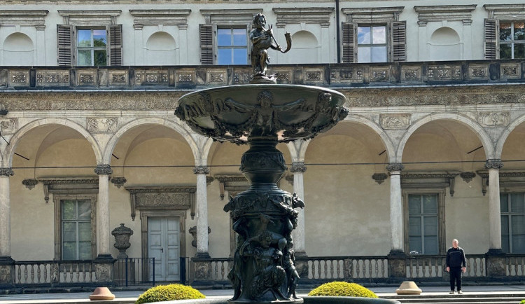 Na Hradě opět hraje Zpívající fontána. Kvůli poškození nefungovala skoro dva roky