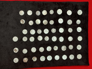 Nedaleko Prahy objevili hned dva poklady, mají nevyčíslitelnou hodnotu