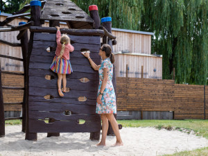 Žluté lázně vás vtáhnou do sportovní atmosféry – letos nechybí hokej, fotbal ani olympiáda