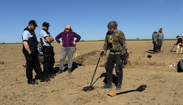 Nedaleko Prahy objevili hned dva poklady, mají nevyčíslitelnou hodnotu