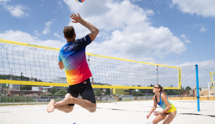 Žluté lázně vás vtáhnou do sportovní atmosféry – letos nechybí hokej, fotbal ani olympiáda