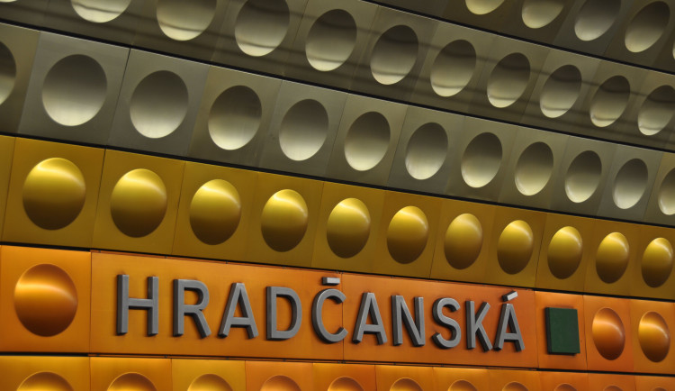 Radnice Prahy 6 požaduje, aby rekonstrukce Hradčanské zajistila i bezbariérovost stanice
