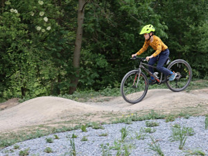 Praha 12 slavnostně otevřela nově revitalizovaná hřiště a odpočinkové parky