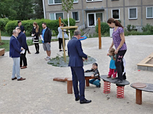 Praha 12 slavnostně otevřela nově revitalizovaná hřiště a odpočinkové parky