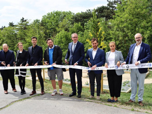 Praha 12 slavnostně otevřela nově revitalizovaná hřiště a odpočinkové parky