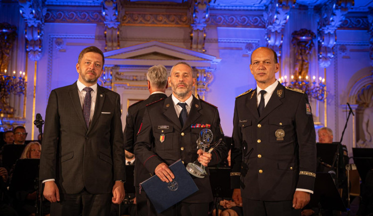 Ministr vnitra Vít Rakušan, Tomáš Kužílek a policejní prezident Martin Vondrášek.