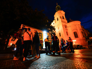 FOTOGALERIE: Euforie i kolapsy. Podívejte, jak se včera fandilo na Staroměstském náměstí