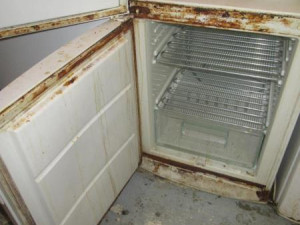 Špína od podlahy až po strop. Sport bar v Praze inspektoři okamžitě zavřeli