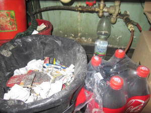 Špína od podlahy až po strop. Sport bar v Praze inspektoři okamžitě zavřeli