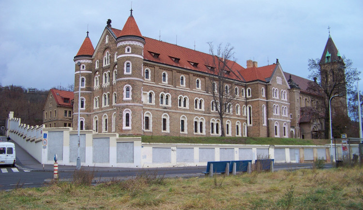 Z bývalého kláštera na Smíchově bude hotel. Plán schválila Praha 5, od firmy dostane čtyři miliony