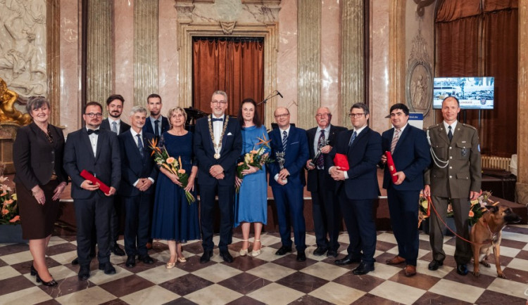 Klášterní Hradisko hostilo předávání Cen města. Ceremoniál by si zasloužil větší sál, míní opozice