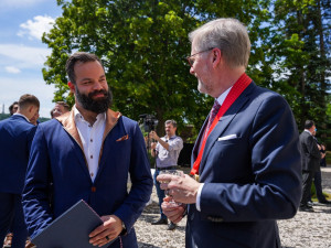 Je to fantastická reklama pro Českou republiku. Premiér Fiala ocenil zlaté hokejisty medailí Karla Kramáře