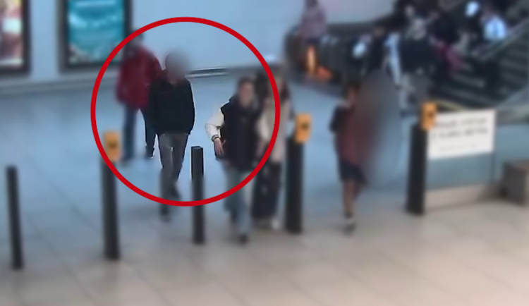 VIDEO: Muž ukazoval nezletilým chlapcům v metru porno, některé i sledoval