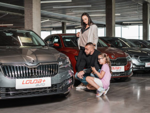 Louda Auto otevřel v Poděbradech největší autosalon předváděcích, zánovních a ojetých vozů v Evropě