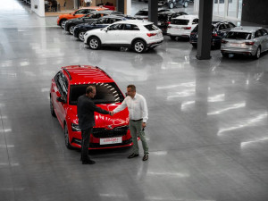 Louda Auto otevřel v Poděbradech největší autosalon předváděcích, zánovních a ojetých vozů v Evropě