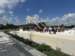 Terasy Křižíkových pavilonů prošly rekonstrukcí. Nápad na kluziště nevyšel